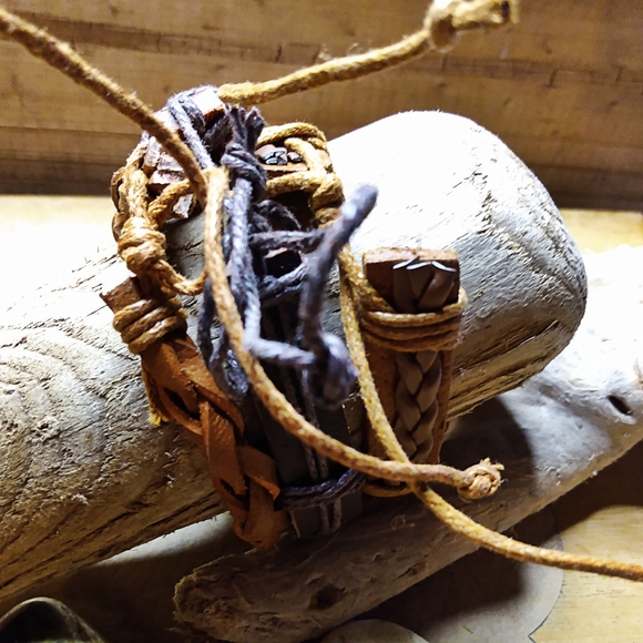 💥H.P. "I love Jesus" Leather Bracelet Set - Picture 3 of 3